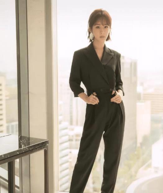 朴信惠杨紫同框引热议:颜值实力相当,谁更胜一筹?