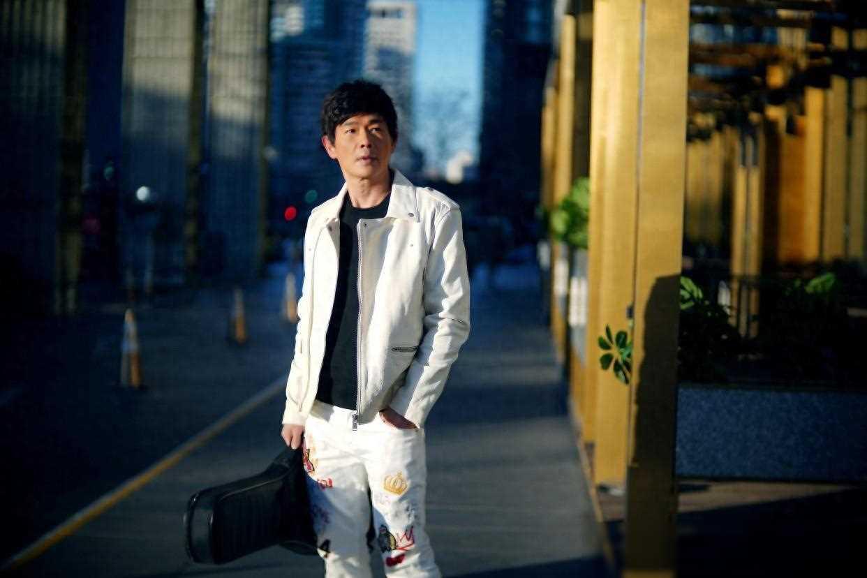 黄品源55岁再婚31岁钢琴天才艾琳,音乐情侣谱写新篇章 音乐巨星黄品源