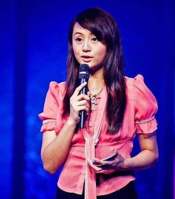 曹颖:美容学徒到演艺传奇,坚持铸就重生 曹颖,从美容学徒到演艺圈的