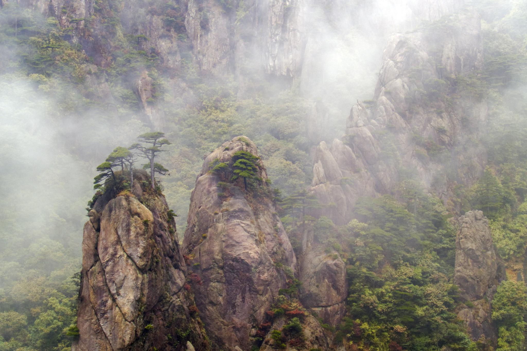 灵峰风景区:自然与文化的完美结合 雁荡山灵峰风景区位于浙江温州乐清