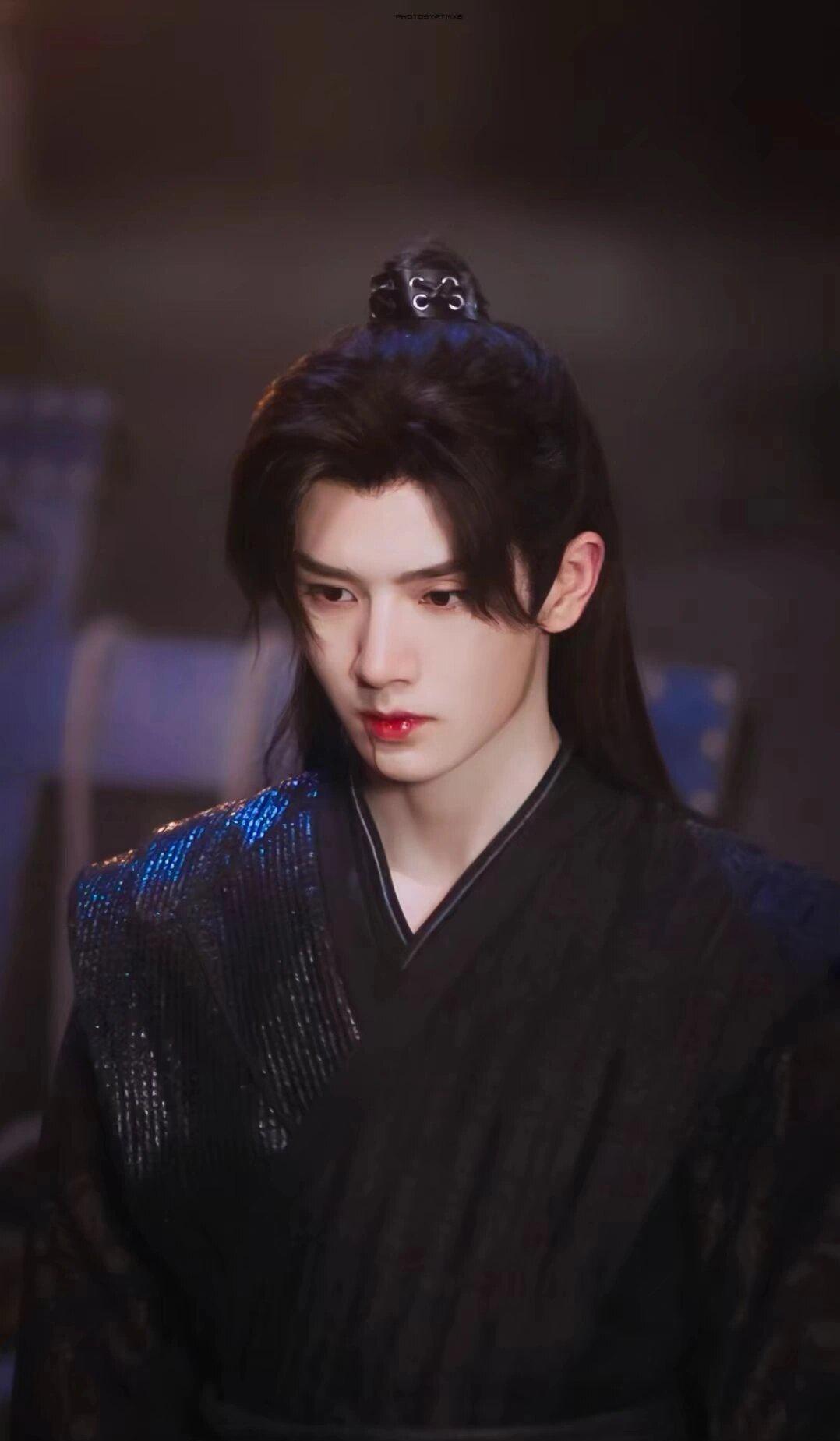 甚至要比一些电视剧的服化道还要好,男主李菲是新生代男演员,颜值很高