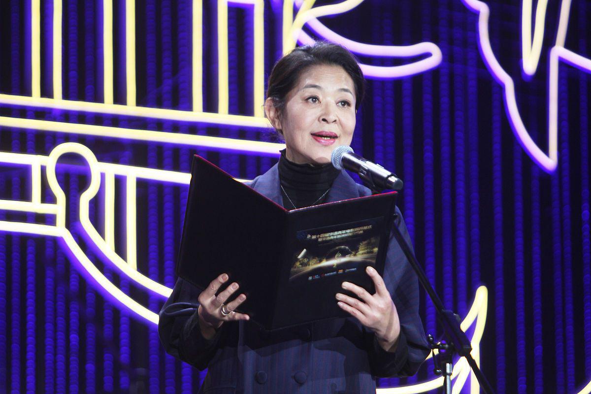 倪萍:主持演员作家 倪萍,1959年2月16日出生于中国山东省威海市荣成市