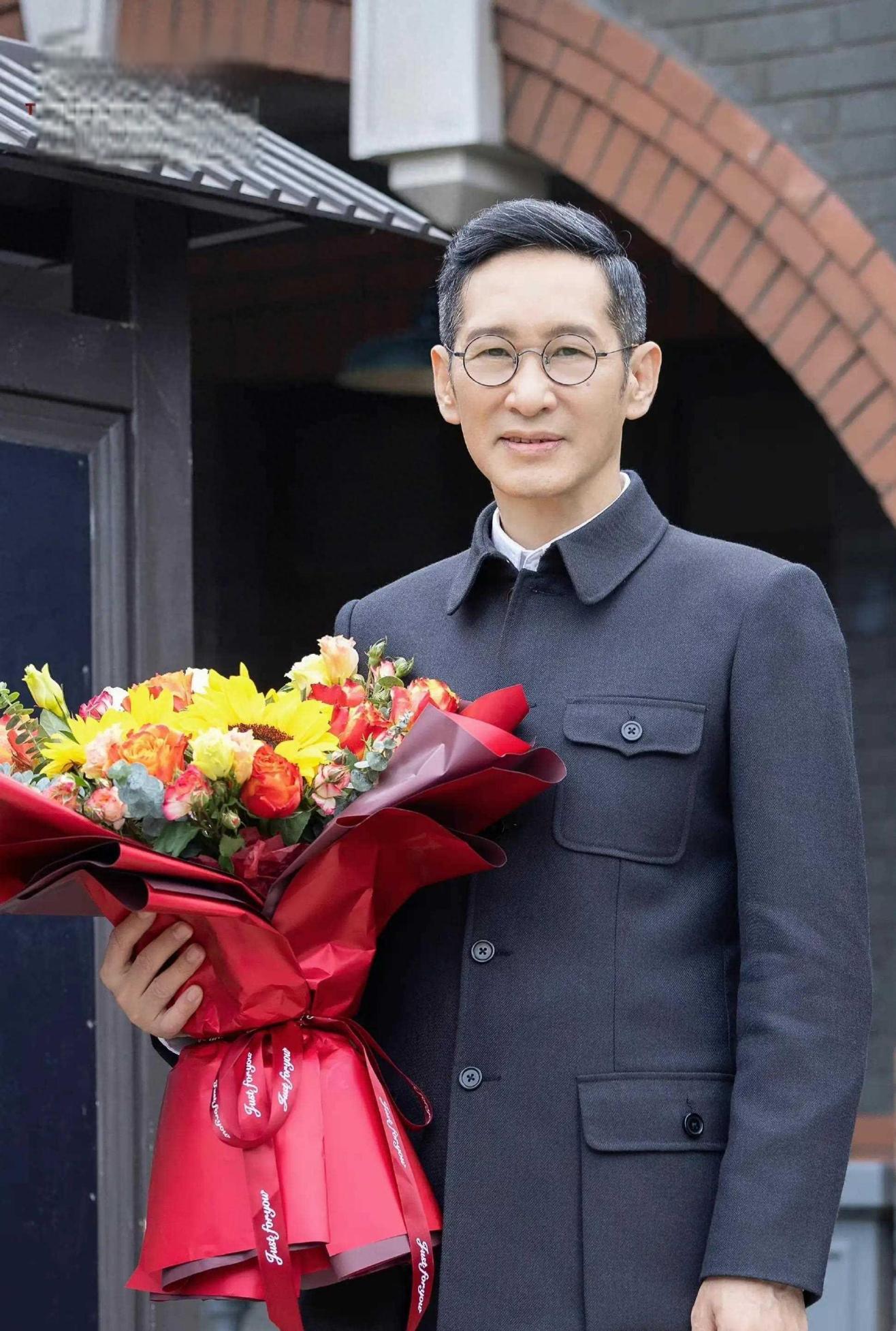 王劲松:17年的娱乐之路 王劲松,一个在娱乐圈历经波折的巨星,他的传奇