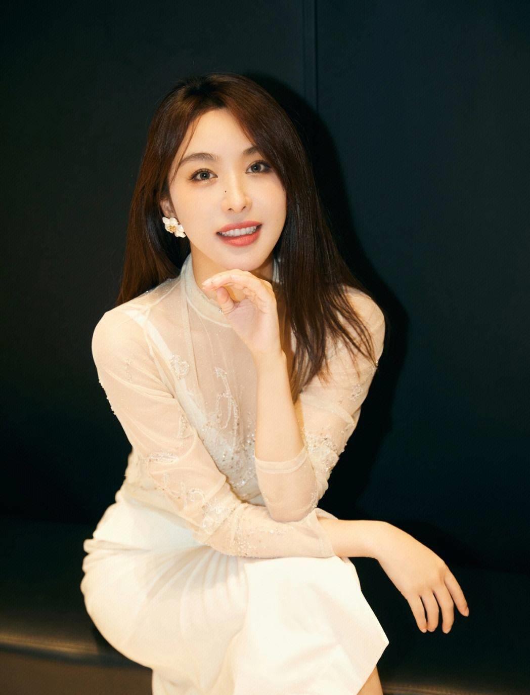 头条女神频道李菲儿图片