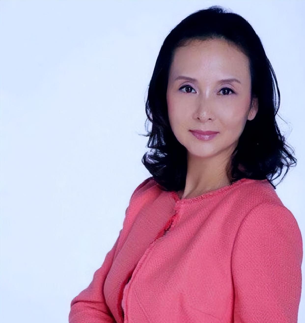邱佩宁:女性成长的坚韧与勇气 邱佩宁,嫦娥扮演者,出生在北京,家境