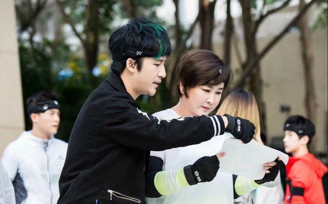 歌神大张伟的女孩贾玲 贾玲和大张伟之间的友情深不可测,仿佛一对无坚