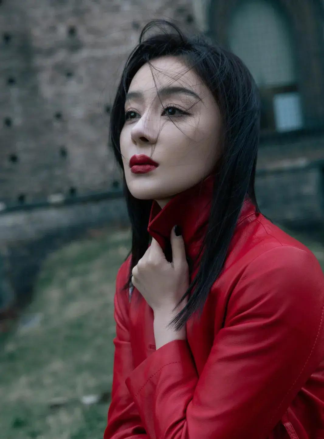 市场变化与商业逻辑的博弈 袁姗姗,一度被誉为于正麾下的璀璨明珠,却