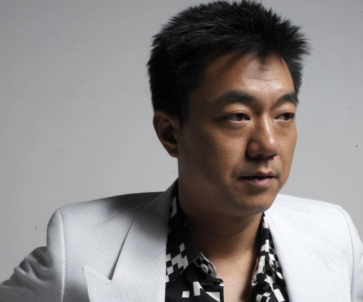 董勇演艺生涯的深度变革:《繁花》中的新挑战与商业前景 演员董勇,以