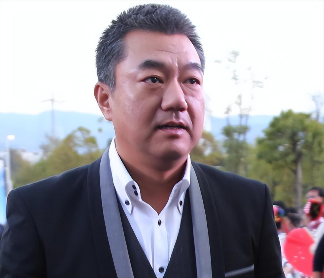 董勇演艺生涯的深度变革:《繁花》中的新挑战与商业前景 演员董勇,以