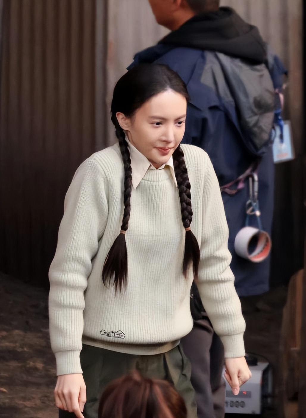 如今,金晨已成功塑造了大众心中的女神形象,她的演技日益受到肯定