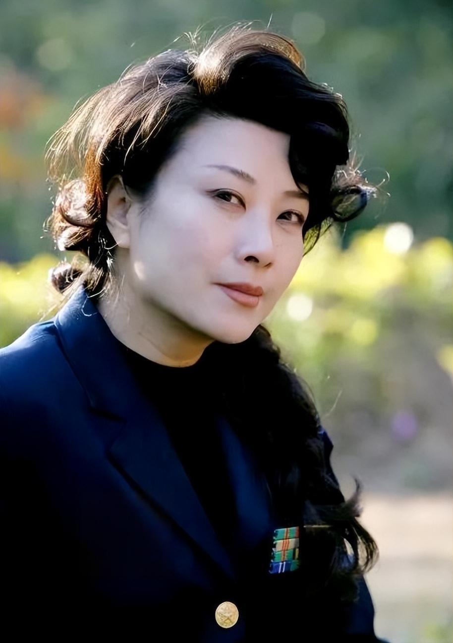 国家一级演员王静:演技与善心并存,探寻真实自我的艺术之路 王静,这位
