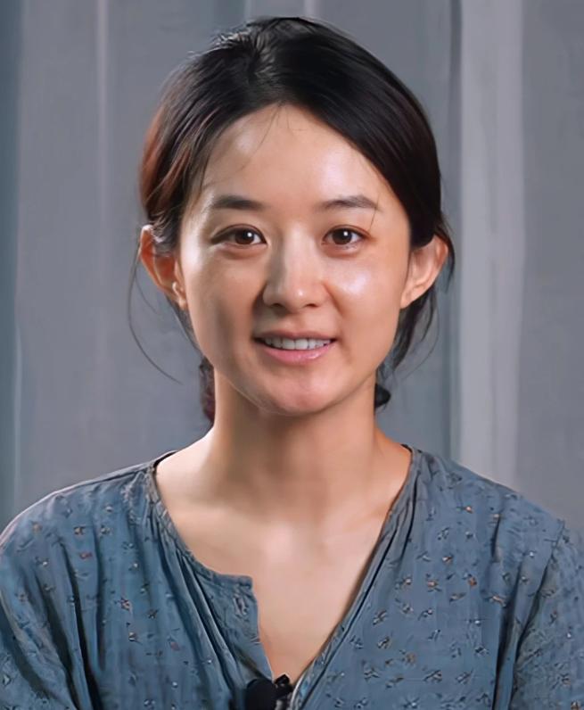 赵丽颖八年星途:从龙套到顶流,黄渤的预言成真 之前,赵丽颖在张艺谋