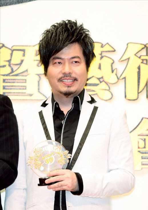 黄国伦:音乐之路 黄国伦,台湾籍音乐人,他的一生像一首动人的乐曲