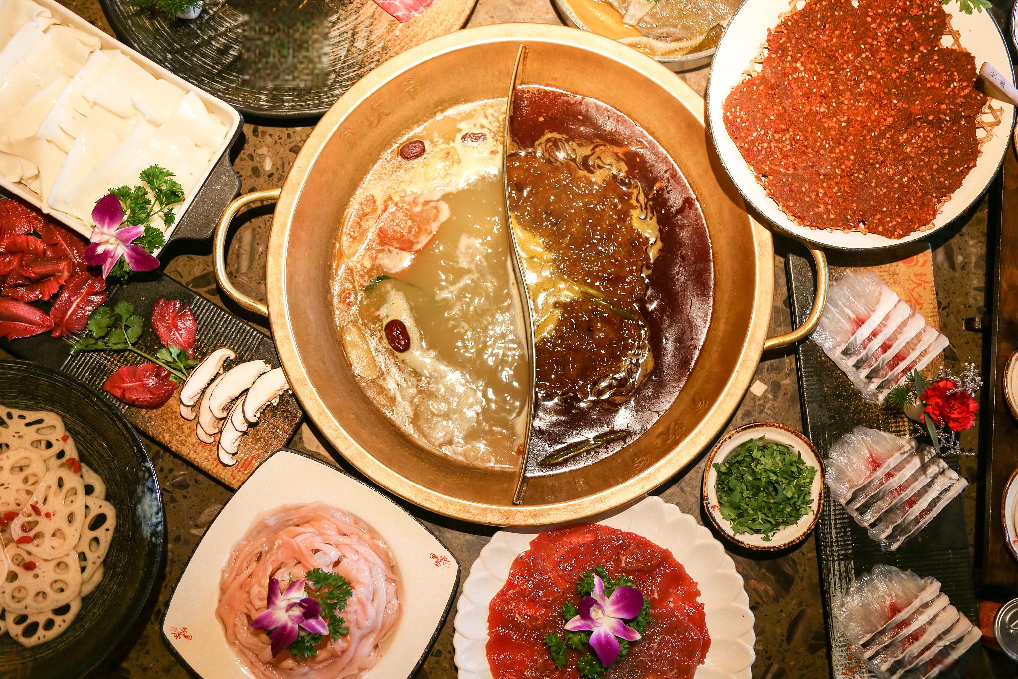 揭秘火锅店成功之道:经营策略与选址智慧 近年来,火锅市场虽面临挑战