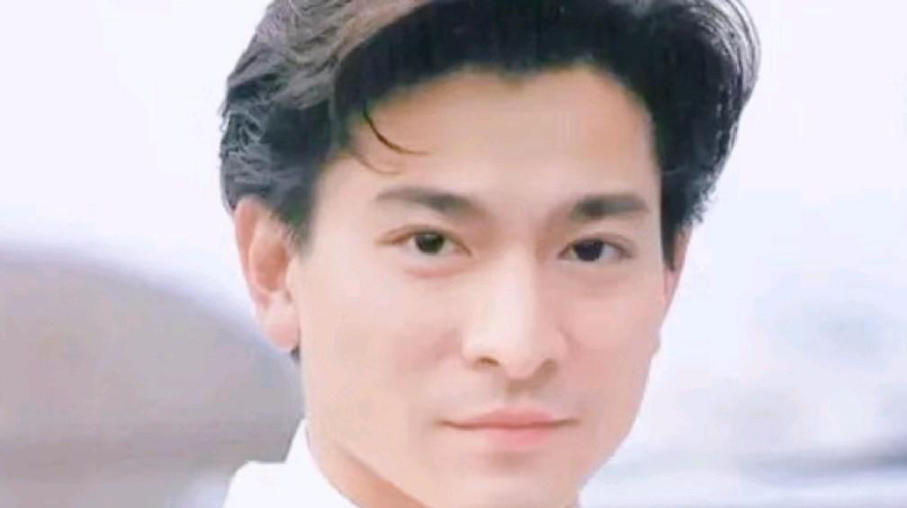 李昌钰误以为刘德华是服务生,要求其擦鞋.