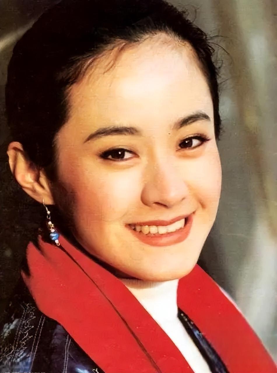 剧雪:从荧幕到舞台,独行艺术家的坚韧与抉择 剧雪,一位实力派演员,曾