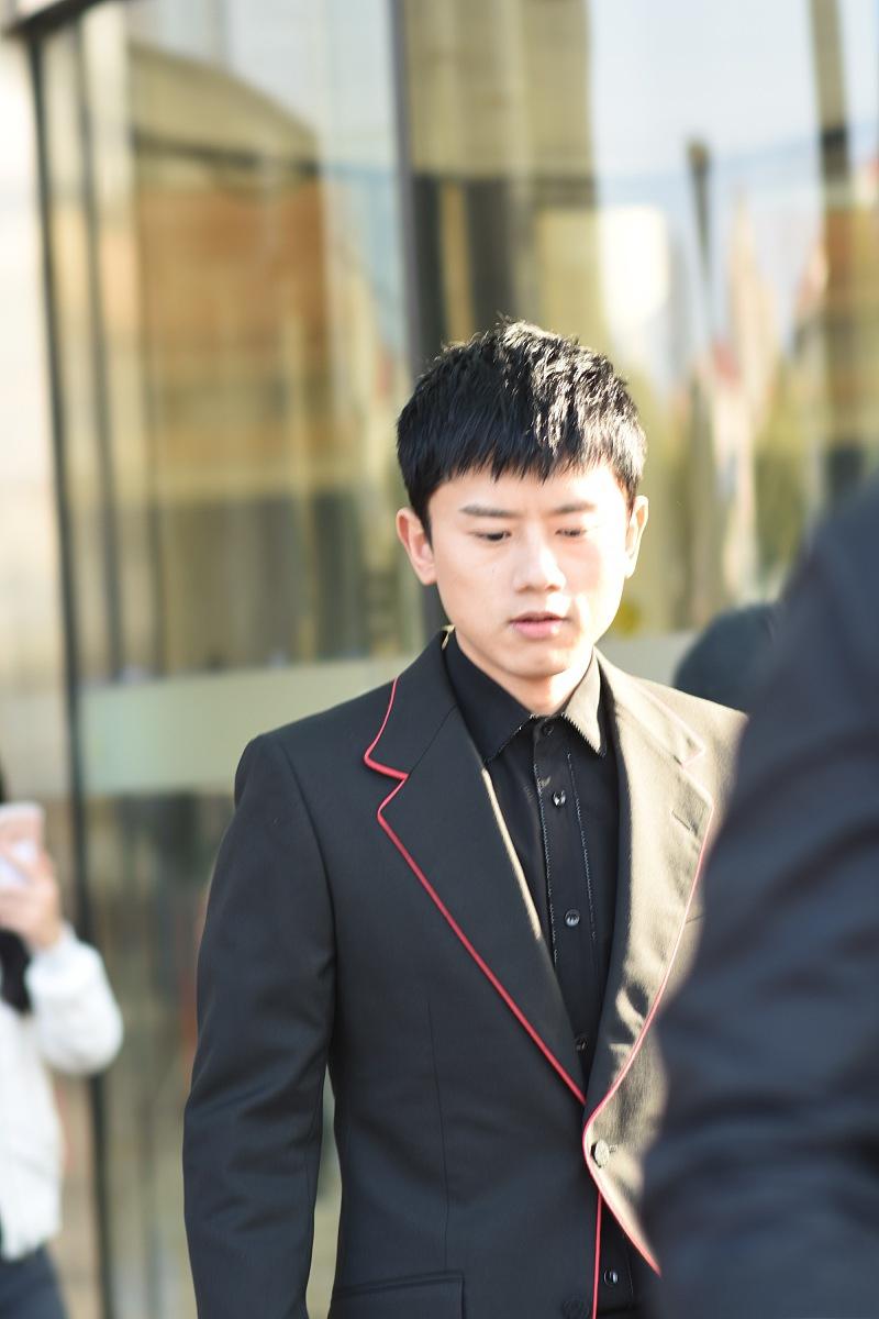 张杰:华语乐坛璀璨星辰,音乐之路的成功典范 张杰,华语乐坛的璀璨星辰