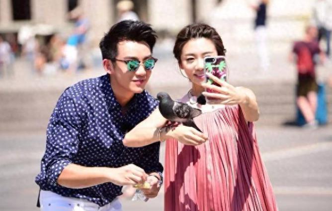 婆婆首亮相引热议,网友称女儿像奶奶 程晓玥与李恒的幸福家庭生活成为