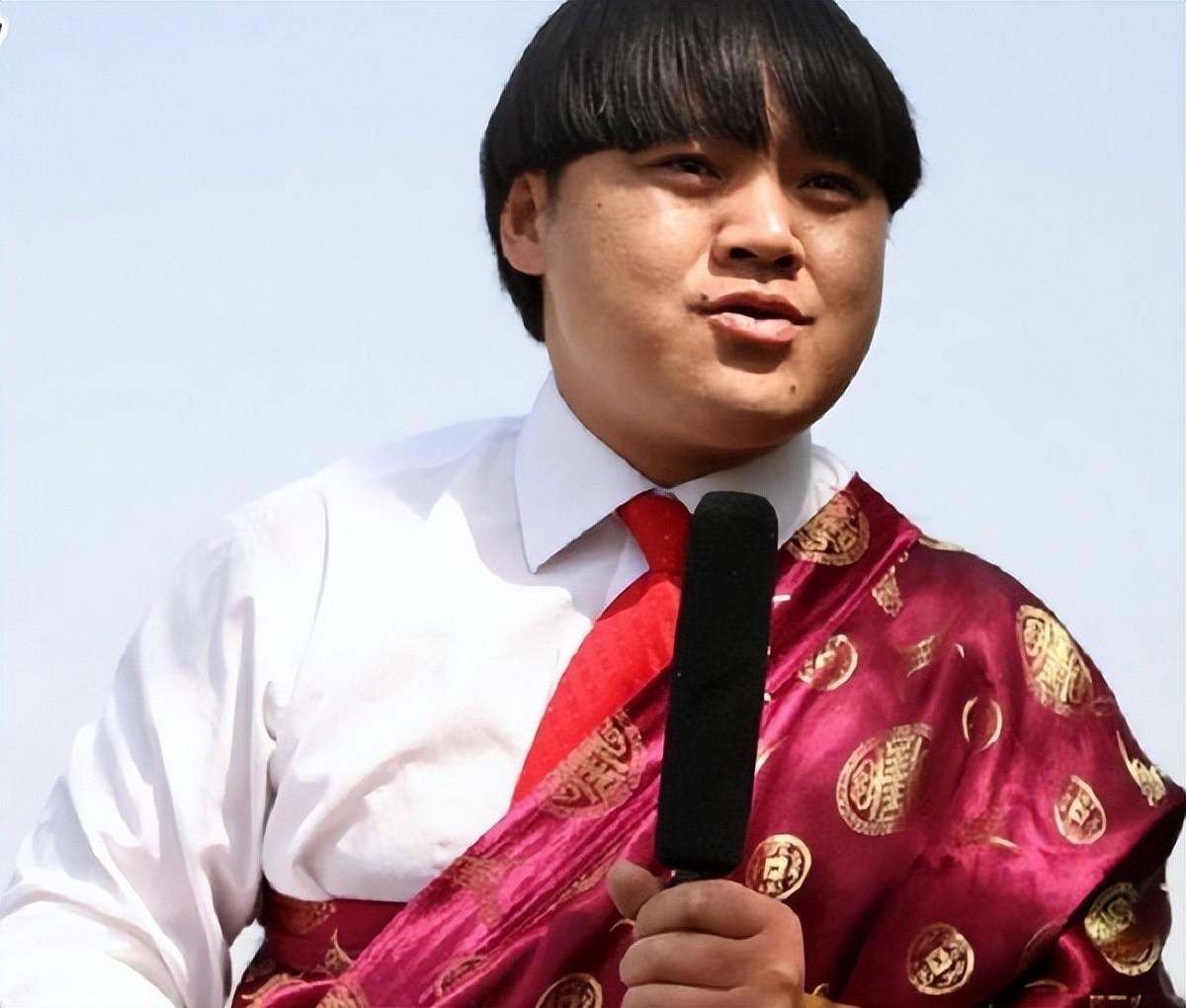 洛桑:天赋异禀的藏族表演者,英年早逝成遗憾 洛桑,一个来自四川边陲