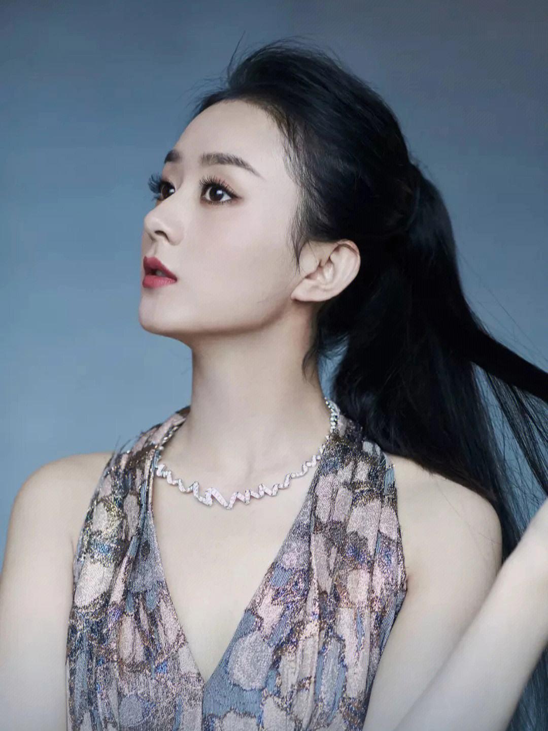 赵丽颖的励志传奇:央视张艺谋共声援,郑晓龙预言成真 赵丽颖,一个非