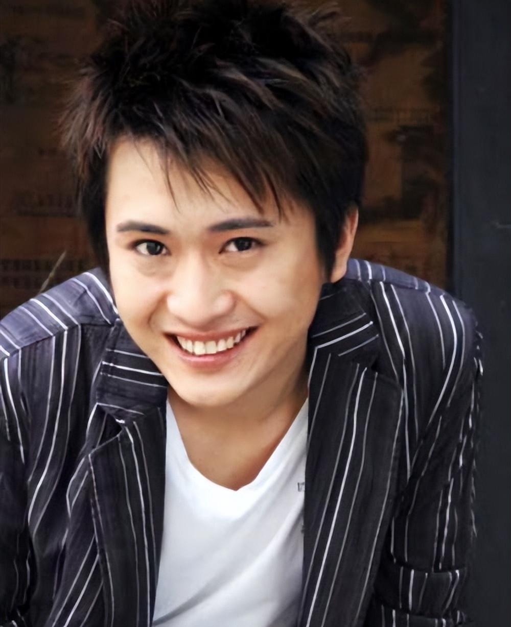 杨帆:梦想成真的背后,生死劫与未知人生路 杨帆,一个才华横溢的主持人