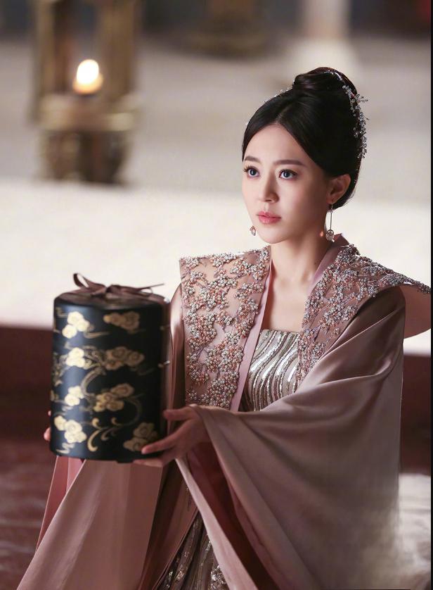 三生三世:凤九和素锦的出身 凤九和素锦都强调自己的出身,这是因为