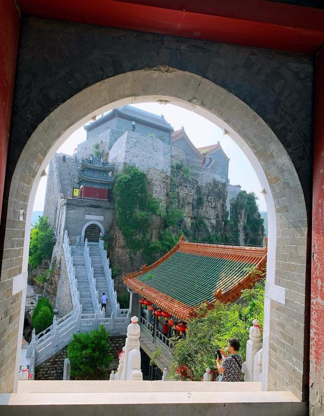 探秘北京隐藏的山峦秘境,山水如画,瀑布如歌 丫髻山景区位于北京平谷