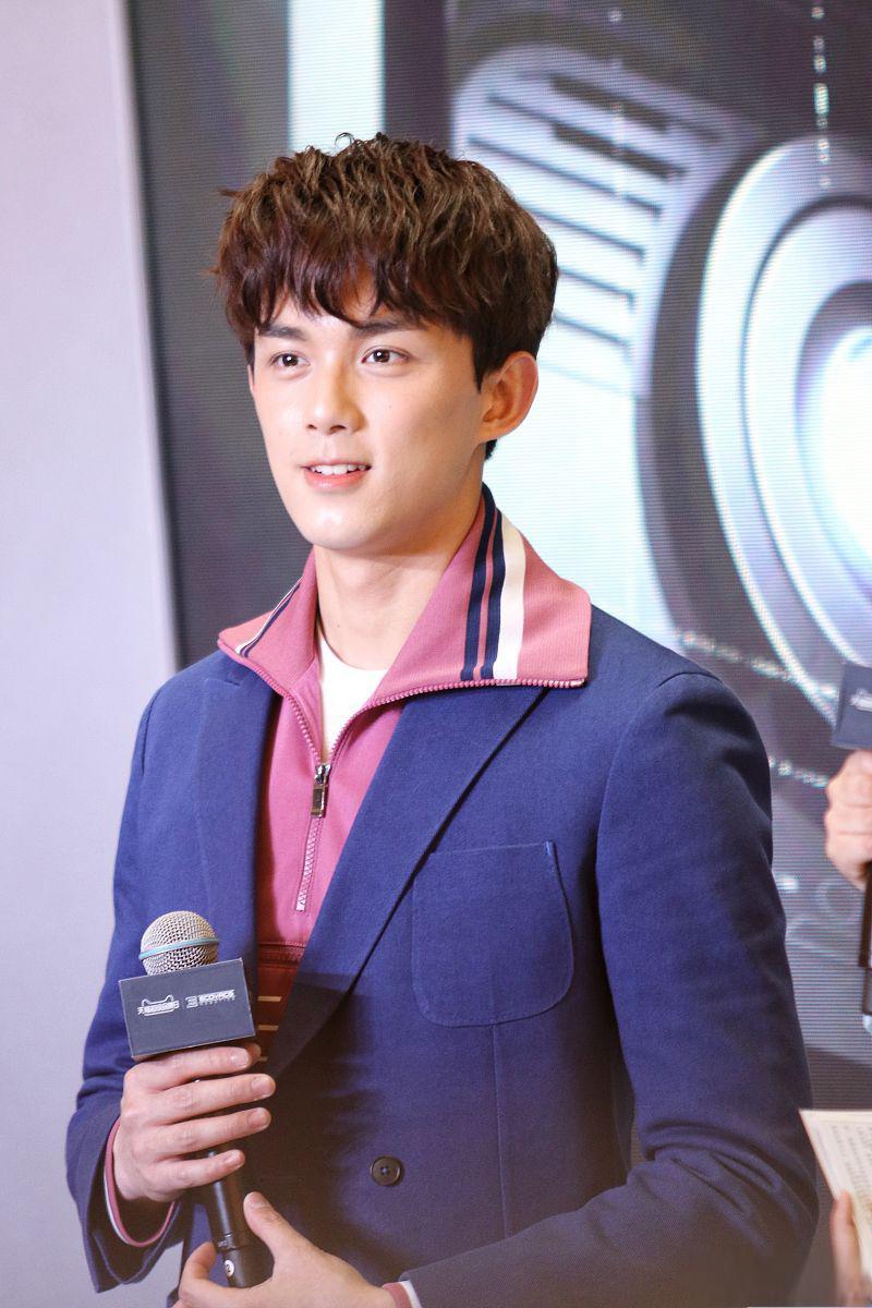 吴磊:演技飙升的新生代,荣誉满载的演员之星 吴磊是备受瞩目的新生代