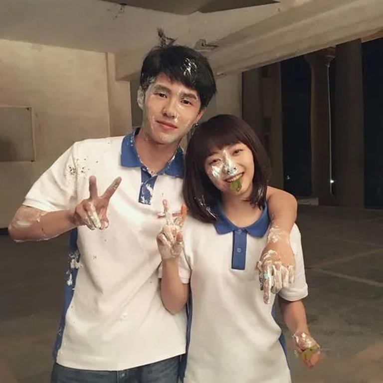 王栎鑫谭松韵重现《最好的我们》告白场景,再现深厚情谊 王栎鑫与