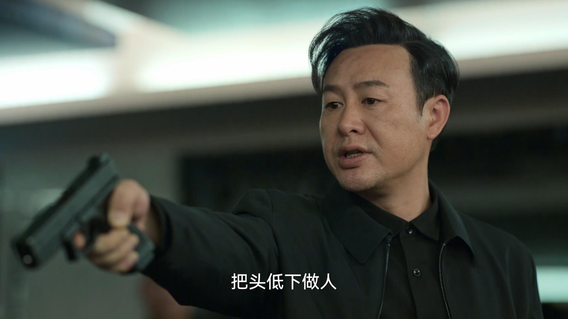 张译赏识下的市场新宠 随着电视剧《猎冰》的落幕,赵龙豪再次进入公众