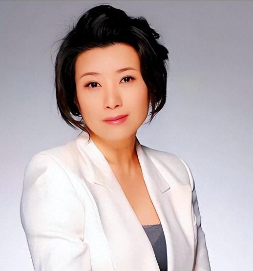 女演员王静:娱乐圈中的清流 王静是一位备受推崇的"清流"演员,她以