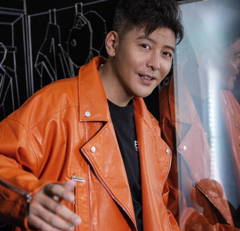 吴其江:从服务员到实力派 吴其江,从外交部服务员到实力派演员,出道20