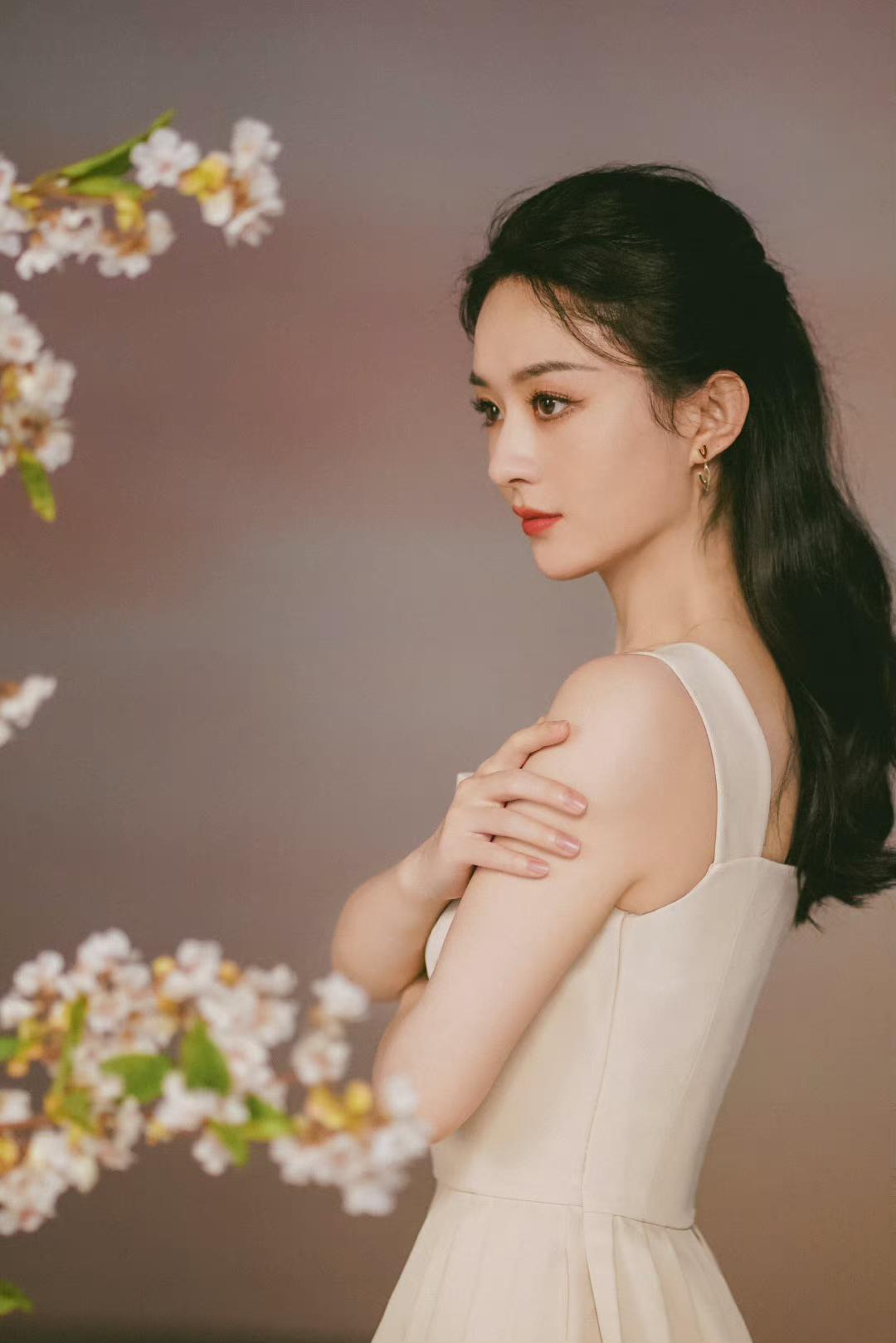 赵丽颖,这位1987年出生于河北廊坊的影视女演员,凭借坚韧不拔的精神和