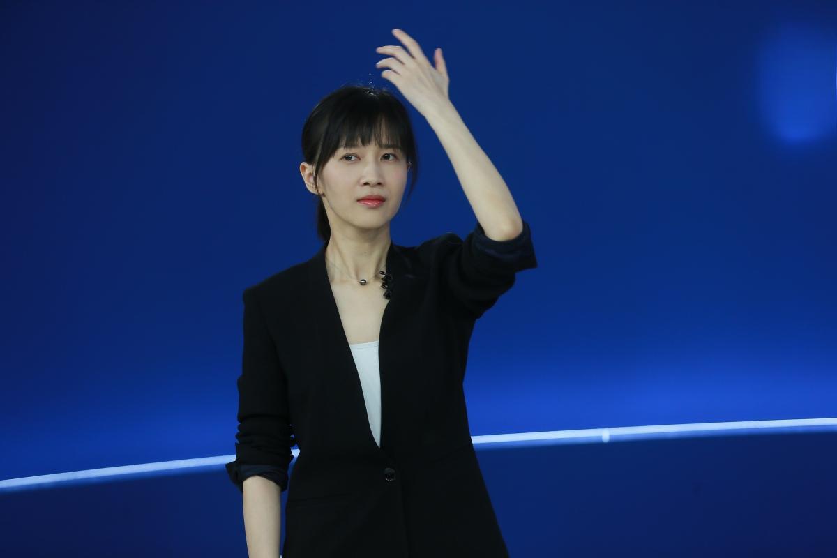 姜逸磊:短视频中的活跃与现实中的内敛 距离姜逸磊以papi酱的昵称发布