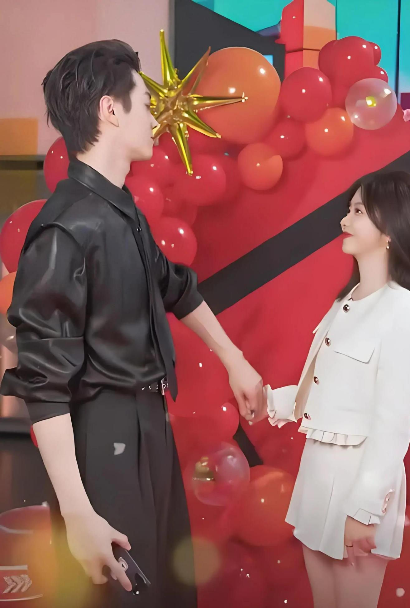 谭松韵与许凯默契瞬间:娱乐市场中的情感价值探索 谭松韵与许凯在综艺