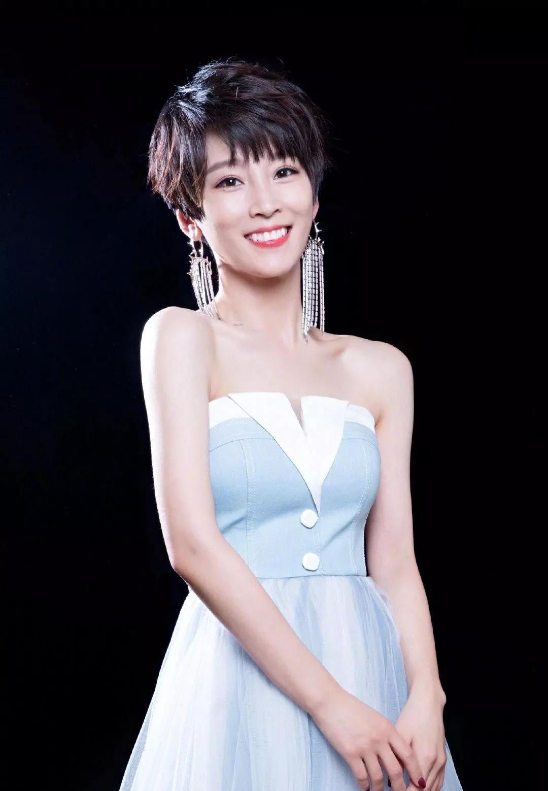 谢楠:我这辈子正确的决定 谢楠,是一位出色的女演员,主持人,歌手,主持