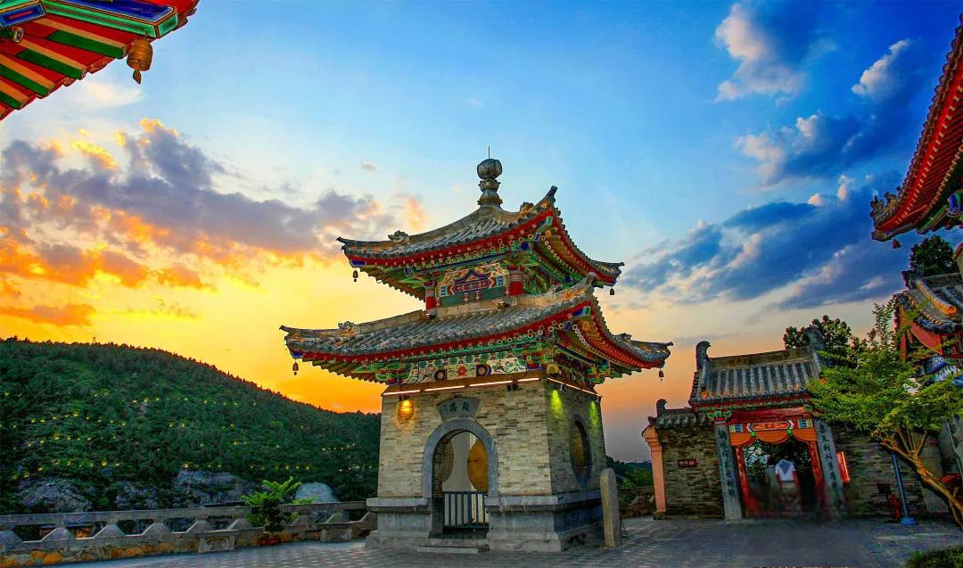 香山寺位于洛阳龙门东山,是一座历史悠久,文化底蕴深厚的寺庙