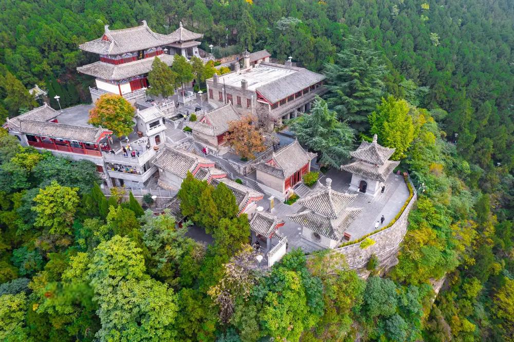香山寺位于洛阳龙门东山,是一座历史悠久,文化底蕴深厚的寺庙