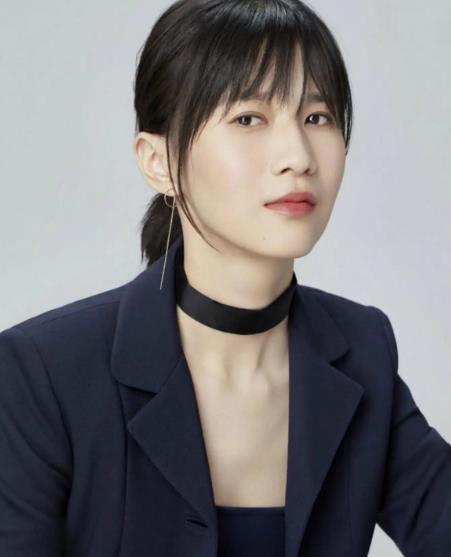 繁花》:papi酱演技翻红 papi酱在电视剧《繁花》中饰演的角色菱红