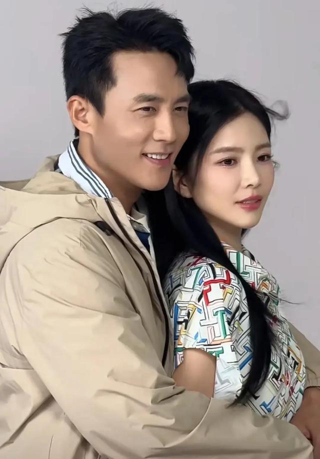 杜淳老婆开工照 杜淳老婆王灿发布了一张开工照,有人指出她头大身子小