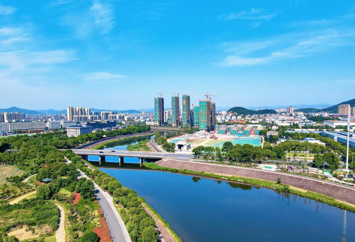 诸暨:浙江第三大强县 诸暨市凭借优越的地理位置和便捷的交通条件