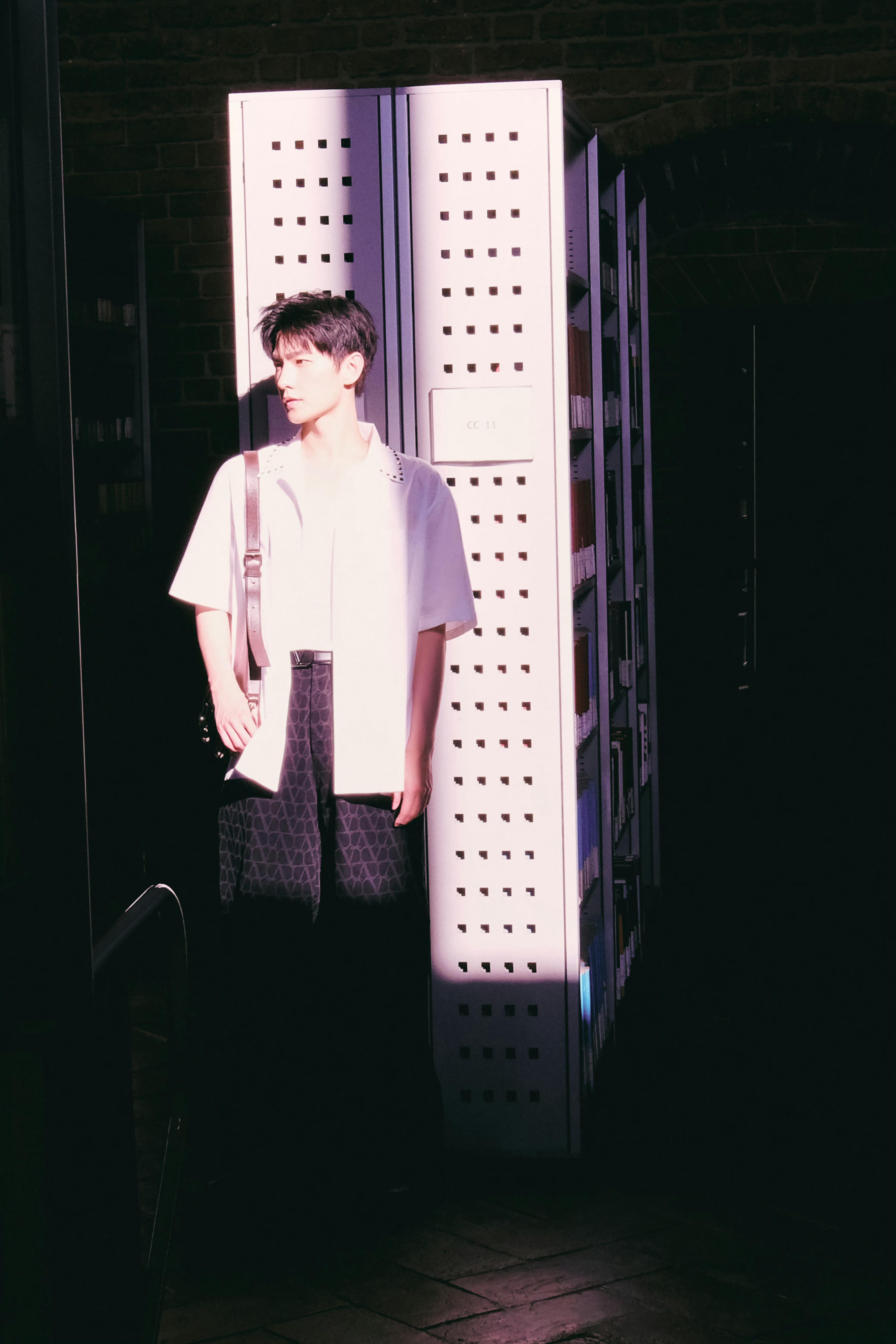 杨洋亮相,阳光帅气,穿搭青春有型!