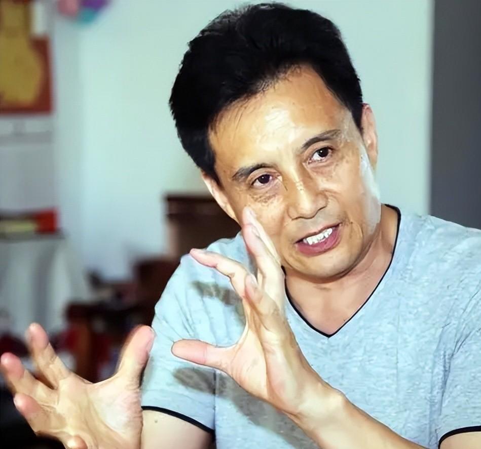 纪实演员王伯昭:从小白龙到洗碗工 王伯昭,曾是《西游记》中风流倜傥