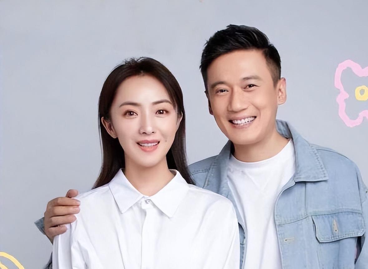 父女竟是夫妻 徐洪浩和刘晓洁是一对夫妻,他们在荧幕上长期扮演父女