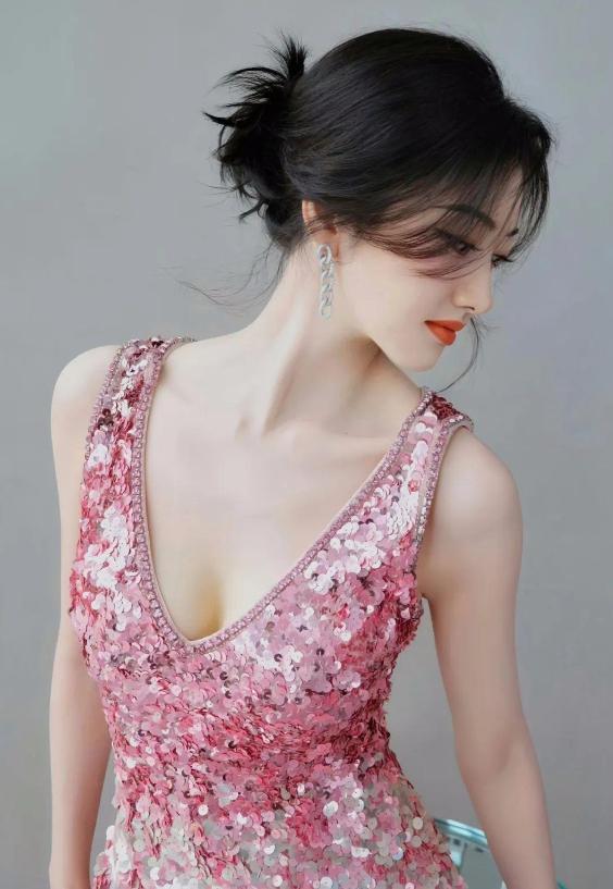 景甜:华语影视圈的璀璨明珠,多重魅力引领市场新潮流 景甜,这位出生于