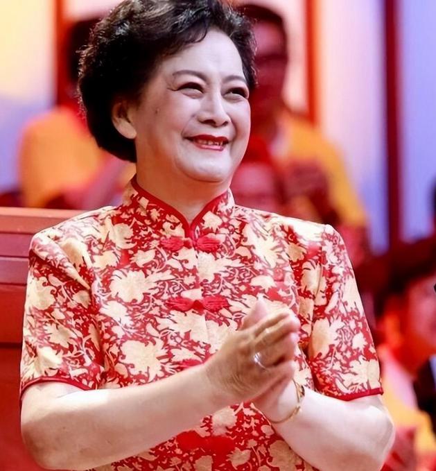 左大玢的观音传奇:从舞台到生活的非凡之旅 左大玢,这位因饰演观音