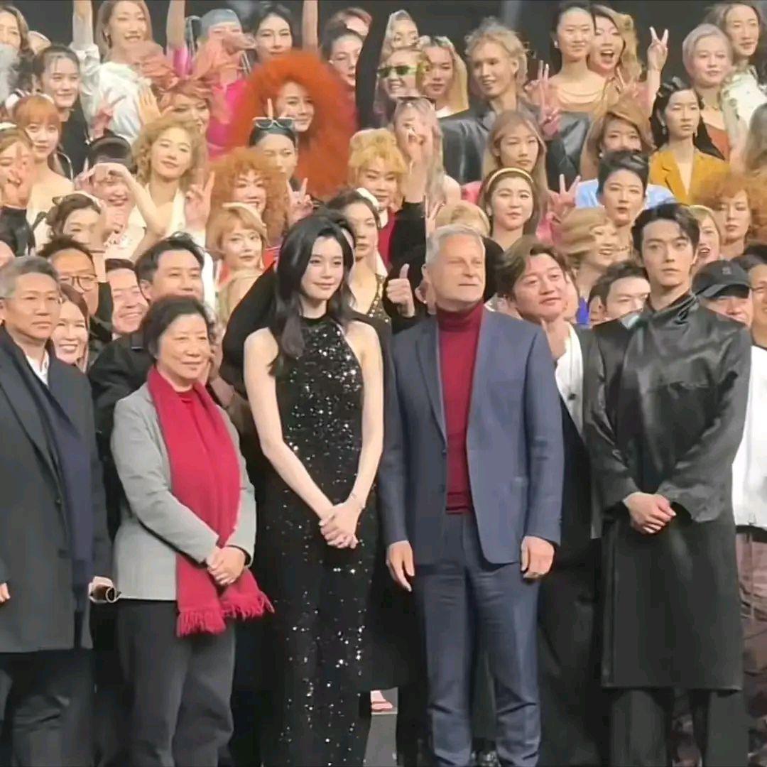 许凯:身高超越超模,气场媲美国际巨星,娱乐圈新宠的崛起 许凯的身高