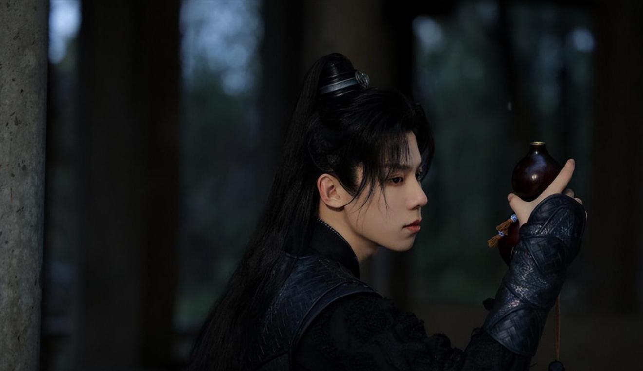 古装周奇亮相,魅力飙升:娱乐市场古装热潮背后的商业逻辑 近期,电视剧