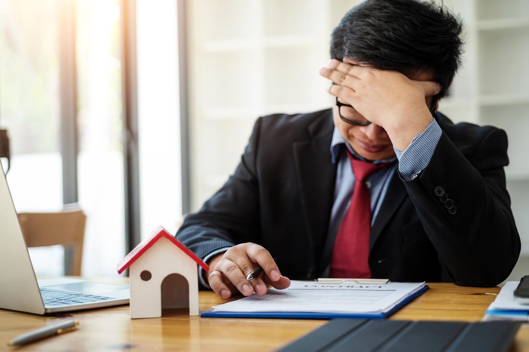 学习高手的工作技巧,积极提升能力,利用副业增加收入,与领导建立良好