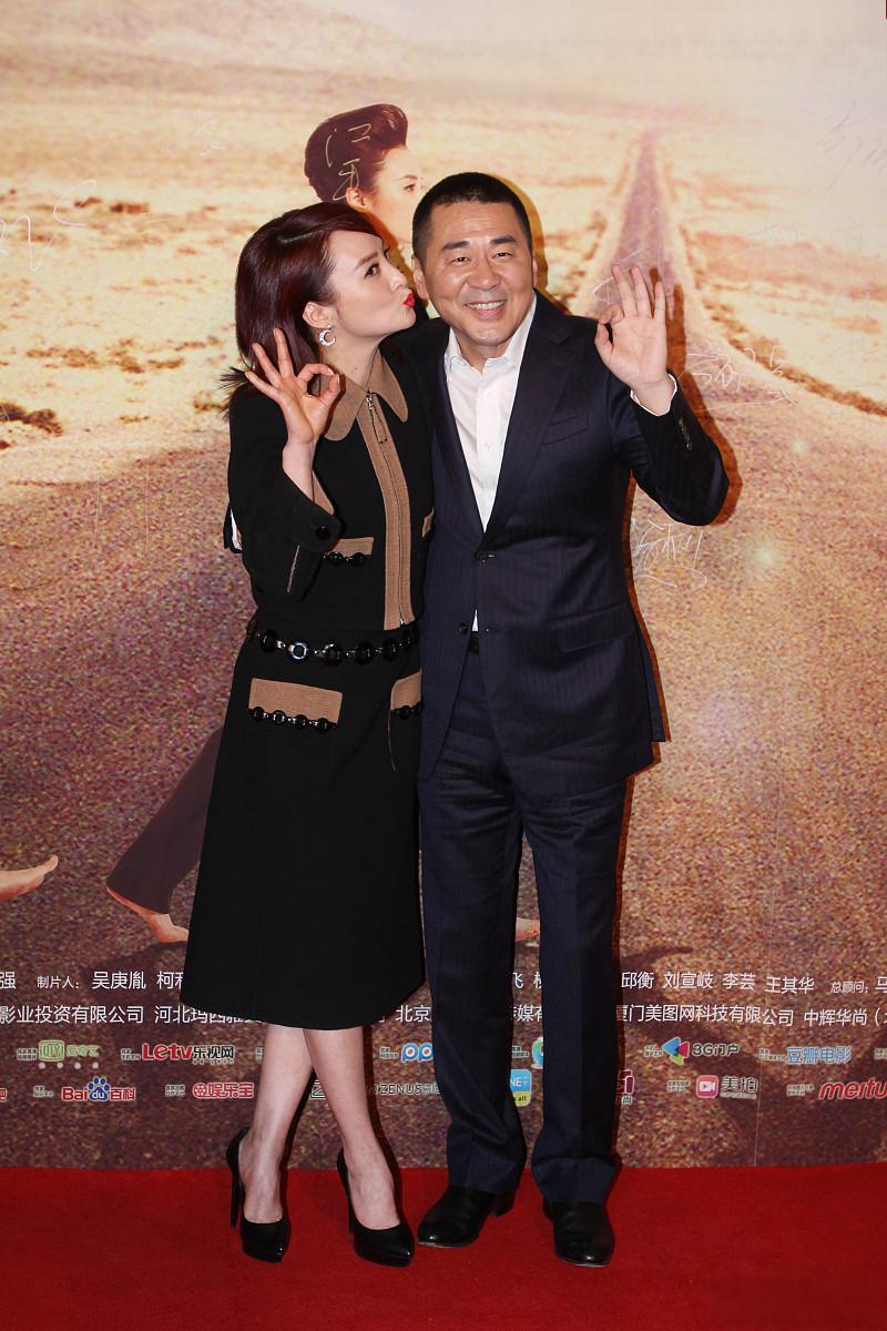 陈建斌蒋勤勤亲民合影引热议,影视圈恩爱夫妻档再添新证 陈建斌与